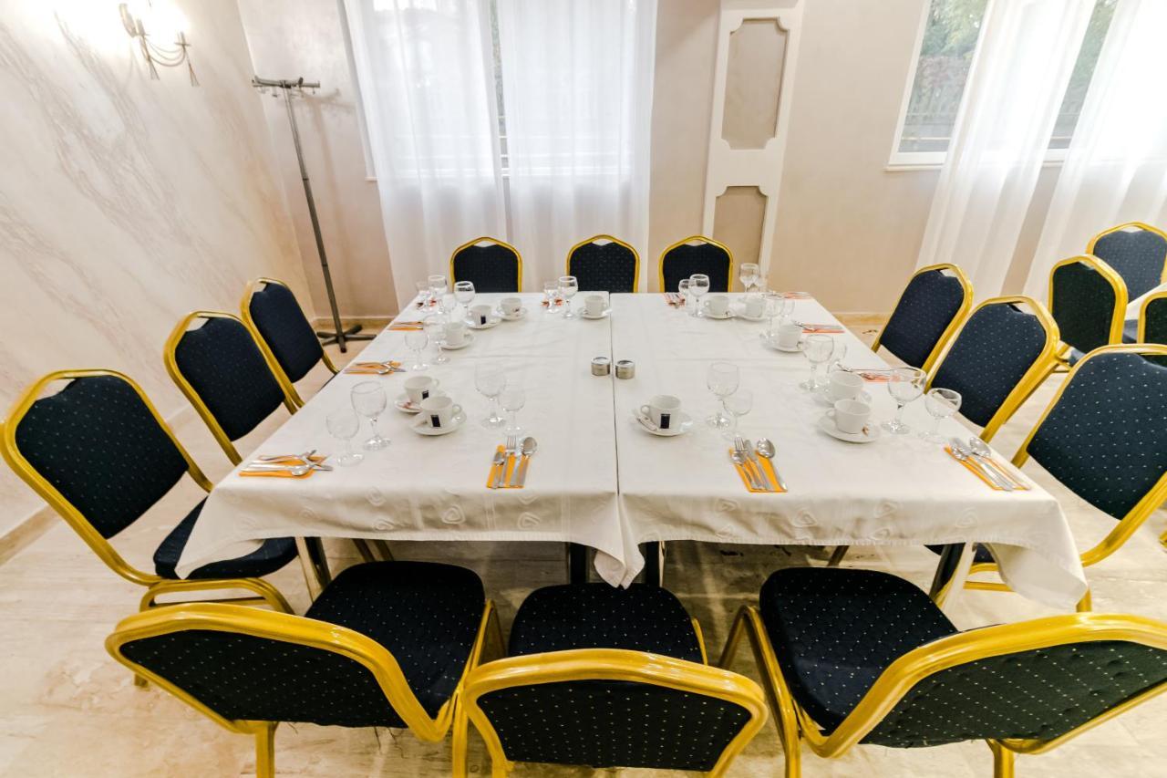 Hotel Marina Pucioasa エクステリア 写真