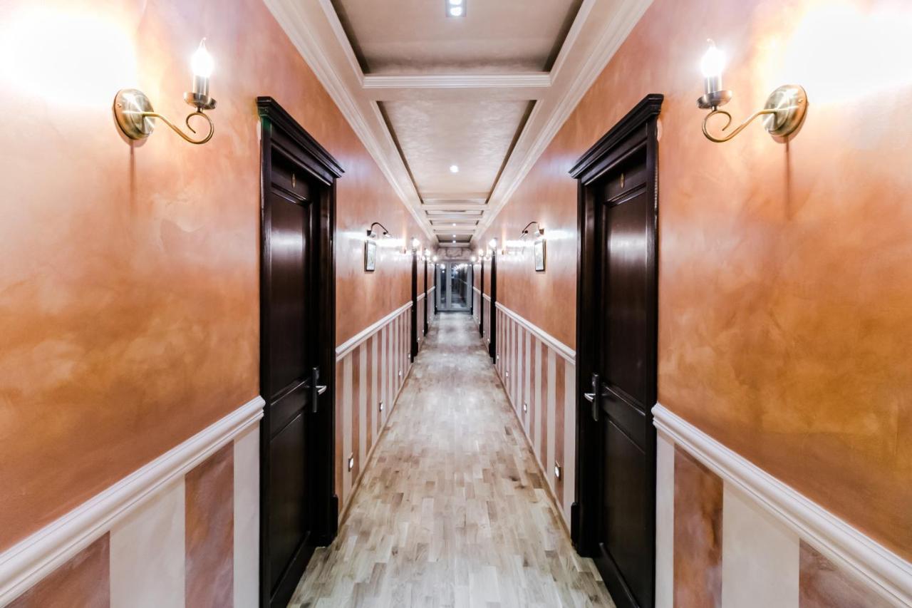 Hotel Marina Pucioasa エクステリア 写真